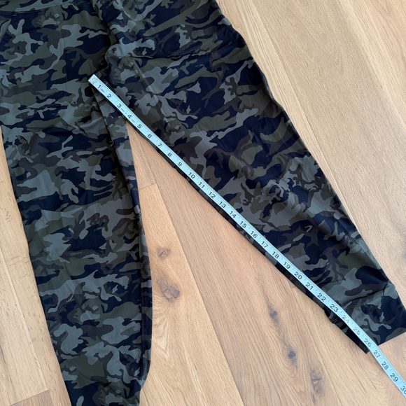 Camo Jogger Style Leggings – Stretch Athleisure Pants – Size Small - Picture 8 of 10